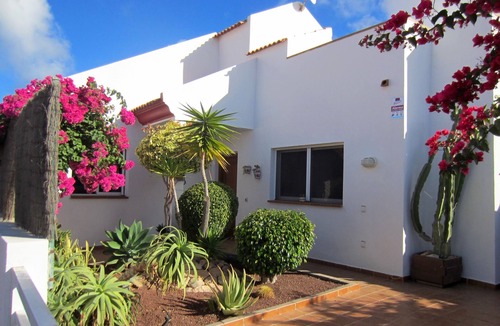Corralejo Villa | Villa 10min to Beach/Town, Private Heated Pool, 300Mb Wi-fi, A/C extra.