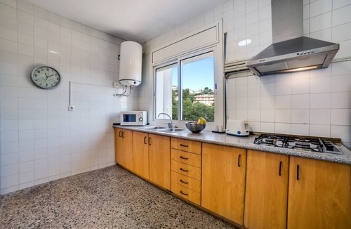 Palafolls Ski Chalet | Villa 20 pax with large private pool, garden and barbecue. Outdoor kitchen and dining room. 10 bedrooms. Free WIFI. Vivalidays Villa Genis.