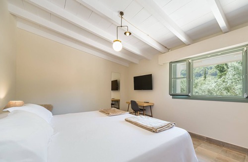 Esporles Villa | Villa #5- Life in middle of a vineyard, with a 600 Mb WIFI. Made for Nomads.