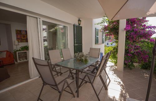 Punta Grossa House | Villa 8, chalet pareado con jardín y piscina