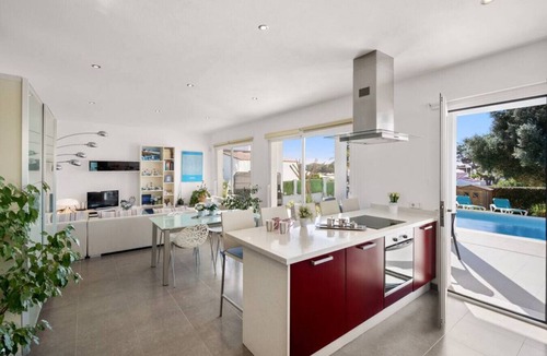 Binisafua Villa | Villa Abril - modern villa only 400 mts from beach
