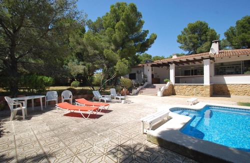 L'Alfas del Pi Villa | Villa Alguers Summary