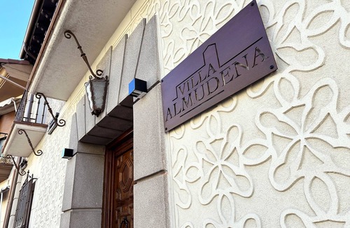 Nava de la Asuncion Villa | Villa Almudena, Palacete de Primeros de Siglo XX, a 1 Hora y Cuarto de Madrid