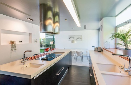 Sitges Villa | Villa Arago - Six Bedroom Villa, Sleeps 12