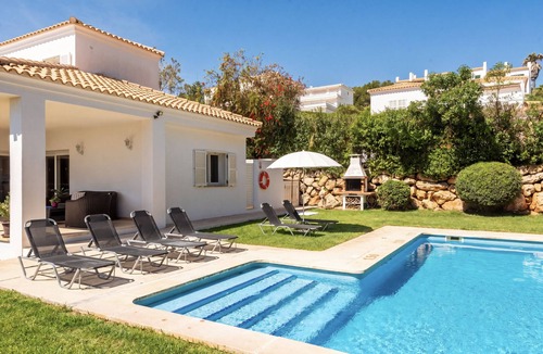 Coves Noves Villa | Villa Arual by Escape Home