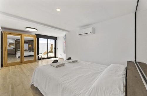Playa del Cable Villa | Villa Atlantico - VipVipVillas