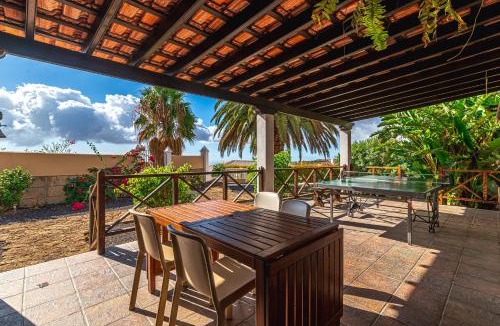 Villa de Arico Villa | Villa Aurora with Heated Pool