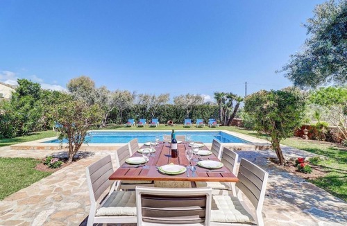 Pollensa Villa | Villa 'Can Joan' with Mountain View, Wi-Fi and Air Conditioning