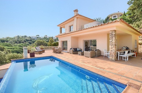 Sa Riera Villa | Villa 'Carmen' with Sea View, Wi-Fi and Air Conditioning