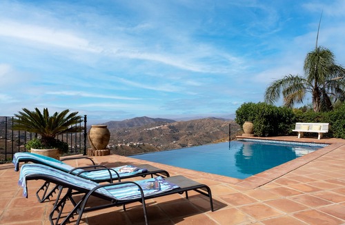 Competa Villa | Villa 'Casa La Mirada' with Sea View, Pool & Wi-Fi