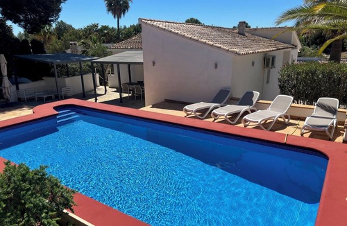 Pinar del Advocat Ski Chalet | VILLA CHIC | Private pool | close to town and beach (1,5 km. aprox.)