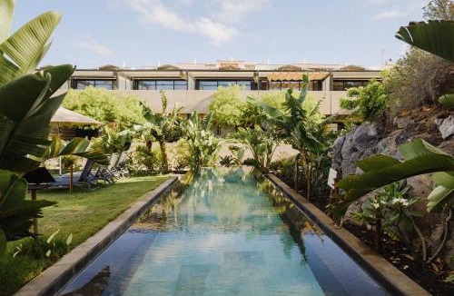 Complejo turistico Amarilla Golf Ski Chalet | Villa costera, mar, golf y muelle deportivo