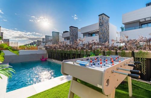Torre-Pacheco House | Villa de lujo con jacuzzi, cine, billar y futbolín