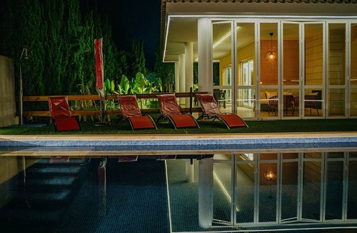 Playa de Almarda Ski Chalet | Villa de Lujo de 7 Hab. 470 M2.con Piscina. Parcela de 1,000 m2. Playa Corinto