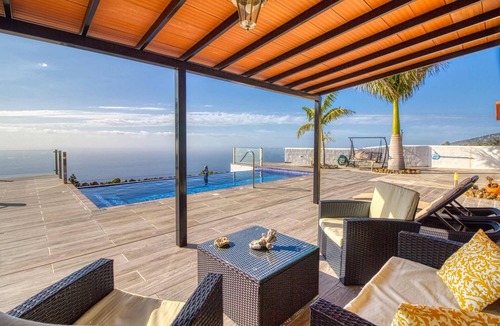 El Jesus Villa | Villa Diamante – Holiday villa with infinity pool & sea views in Tijarafe