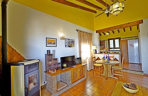 Torrox Villa | Villa 'El Regalo' with Stunning Views, Pool, Garden & Wi-Fi