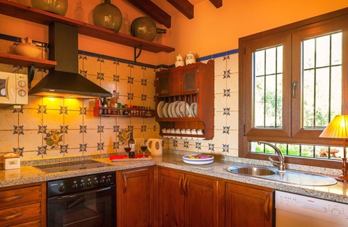 Torrox Villa | Villa 'El Regalo' with Stunning Views, Pool, Garden & Wi-Fi