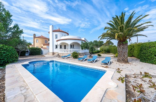 Les Tres Cales Villa | Villa 'Flor' with sea views, private pool and Wi-Fi