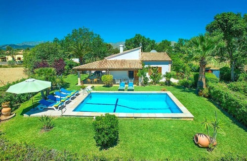 Puerto de Pollensa Villa | Villa Geranios, country house a few minutes driving from Pollensa