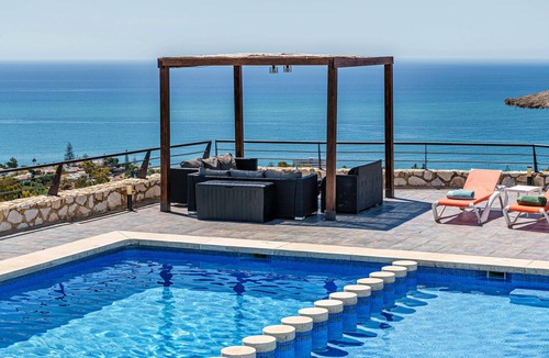 Benalmadena Villa | Villa 'Holivista' with Sea View, Wi-Fi and Air Conditioning