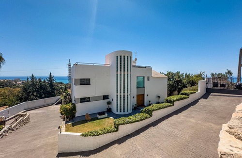 Benalmadena Villa | Villa 'Holivista' with Sea View, Wi-Fi and Air Conditioning