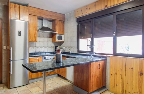 Villamuriel de Cerrato Villa | Villa in Villamuriel with Pool and Barbecue