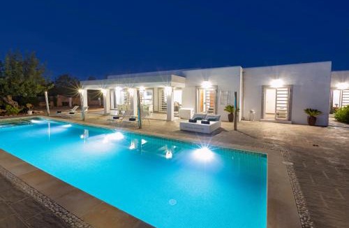 Sant Antoni de Portmany Villa | Villa in San Antonio sleeps 10