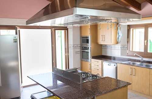 Puigpunyent Villa | VILLA ISLA-IDEAL FOR FAMILIES -FREE WIFI -BBQ-CHILDREN'S AREA- ECOLOGICAL HOUSE