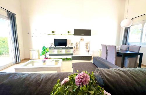 Alhama de Murcia Villa | VILLA IZAN