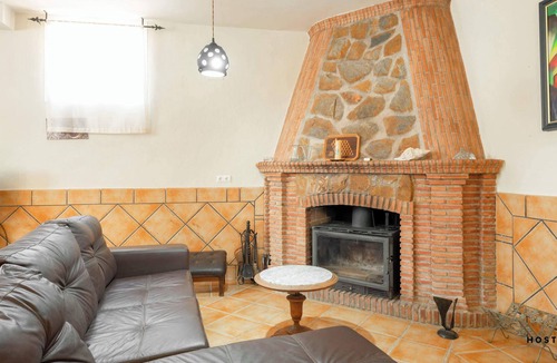 Moclin Villa | Villa La Gaviota 7BR w Pool near El Gollizno Trail