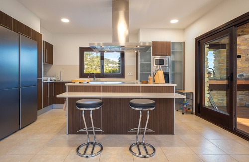 Calonge Villa | Villa 'La Masia' with Mountain View, Wi-Fi and Air Conditioning