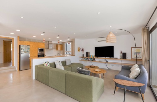 Punta Prima Villa | Villa 'Linda' with Sea View, Wi-Fi and Air Conditioning