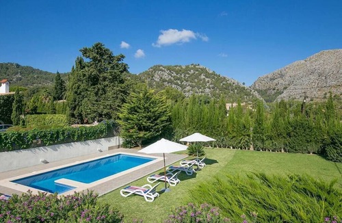Pollensa Villa | Villa Llobiner, Perfect location! A country villa by Renthousing