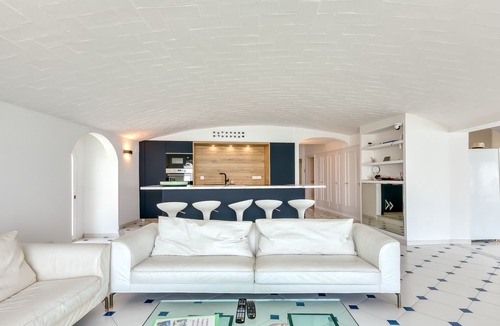 Almadraba-Canyelles Ski Chalet | VILLA LOU Roses