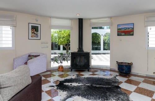 Parque de Cubillas Villa | Villa LUNA with private pool, gardens and large barbecue area