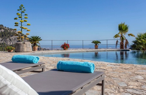 S'Arxiduc Villa | Villa Magnolia - Luxury Mallorcan finca with tennis court, mountain and sea.