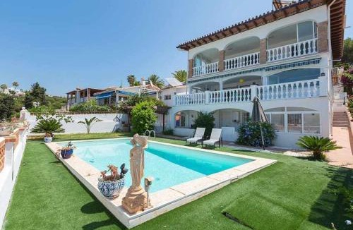 Caleta de Velez Ski Chalet | Villa María con Piscina playa y vistas