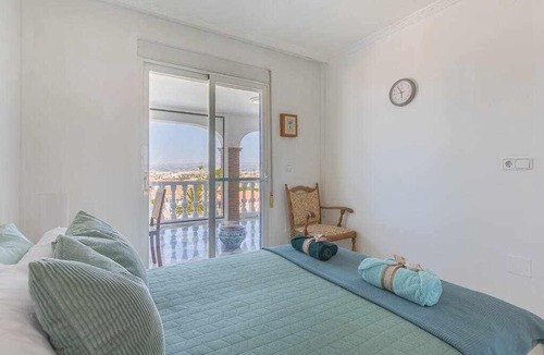 Caleta de Velez Ski Chalet | Villa María con Piscina playa y vistas
