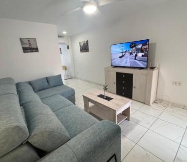 El Algar House | VILLA MARE - 2 beds with balcony, patio and pool and direct park access