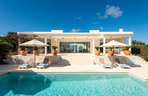 Binibeca Villa | Villa 'Mariposa' with Sea View, Wi-Fi and Air Conditioning