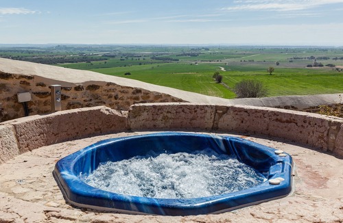 Els Plans de Sio Villa | Villa Masia de Queralt with Mountain View, Pool, Garden, A/C & Wi-Fi
