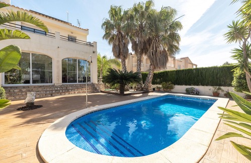 Les Tres Cales Villa | Villa 'Nice House' with Mountain View, Wi-Fi and Air Conditioning