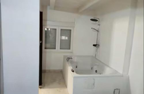 Santa Barbara Villa | Villa Oasis Relax Piscina, Jacuzzi y Espacio para Mascotas