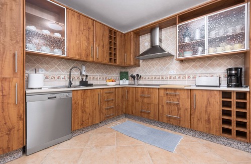 Tuineje Villa | VILLA OLIVA swimming pool with hydro-massage wifi air conditioning and lots of space.