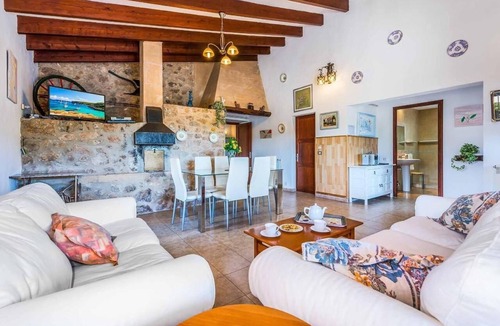 El Vila Villa | Villa 'Papalaya' with Mountain View, Wi-Fi and Air Conditioning