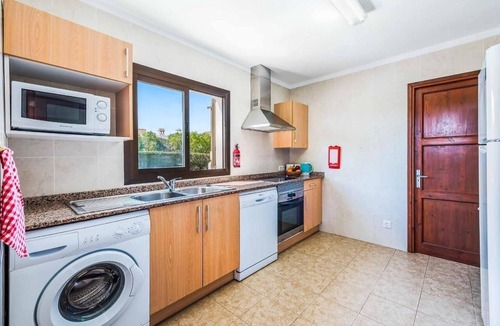 El Vila Villa | Villa 'Papalaya' with Mountain View, Wi-Fi and Air Conditioning