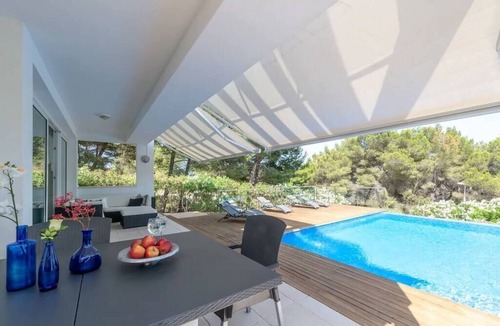 Coves Noves House | Villa Paraíso: Spectacular villa in Coves Noves