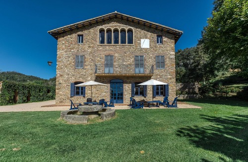 Arbucies Villa | Villa 'Romana Restaurada Entre' with Mountain View, Private Pool and Wi-Fi