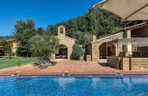 Arbucies Villa | Villa 'Romana Restaurada Entre' with Mountain View, Private Pool and Wi-Fi