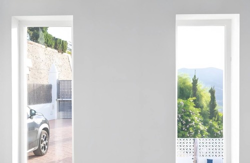 Velilla-Taramay Villa | Villa 'Romantica' with Sea View, Wi-Fi and Air Conditioning